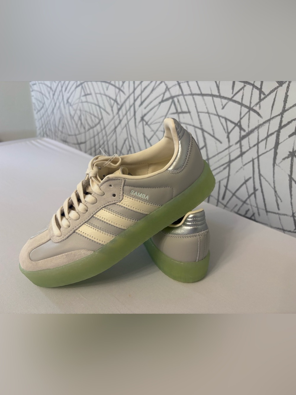 Adidas Samba shoes in the "Grey One/Crew White/Clear Mint" - Picture 7 of 14